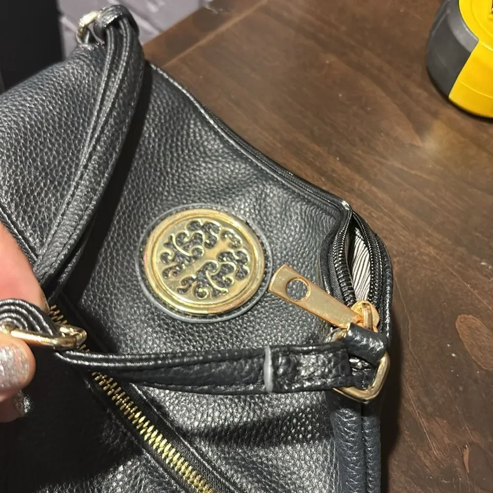 Rebecca & Rifka Black Adjustable Crossbody Bag with Tassel Zipper Detail